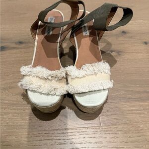 Steve Madden Women's Cream and Tan Platform Sandals